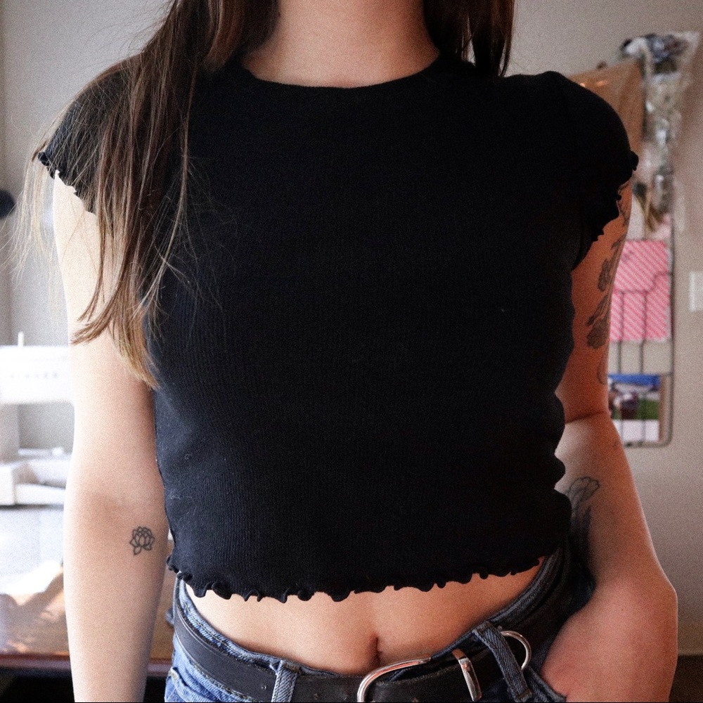 F21 Lettuce Hem Ribbed Tee